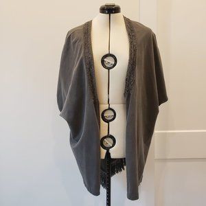 Tempo Paris Kimono Gray with Lace Detail Short Sleeve Size Medium